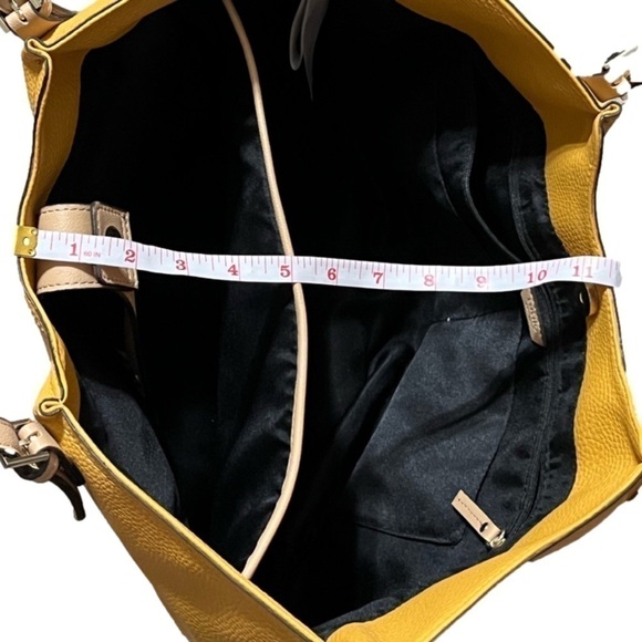 Tutilo New York Mustard Colored Shoulder Tote Bag - Picture 13 of 15